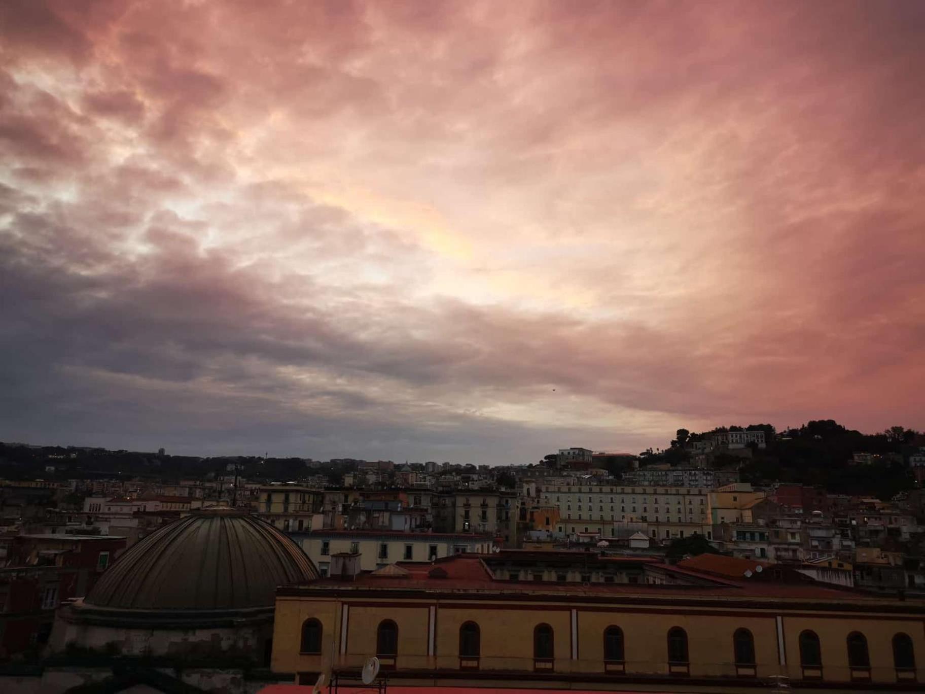 Faccia Gialla Napoli Casa Vacanze ภายนอก รูปภาพ