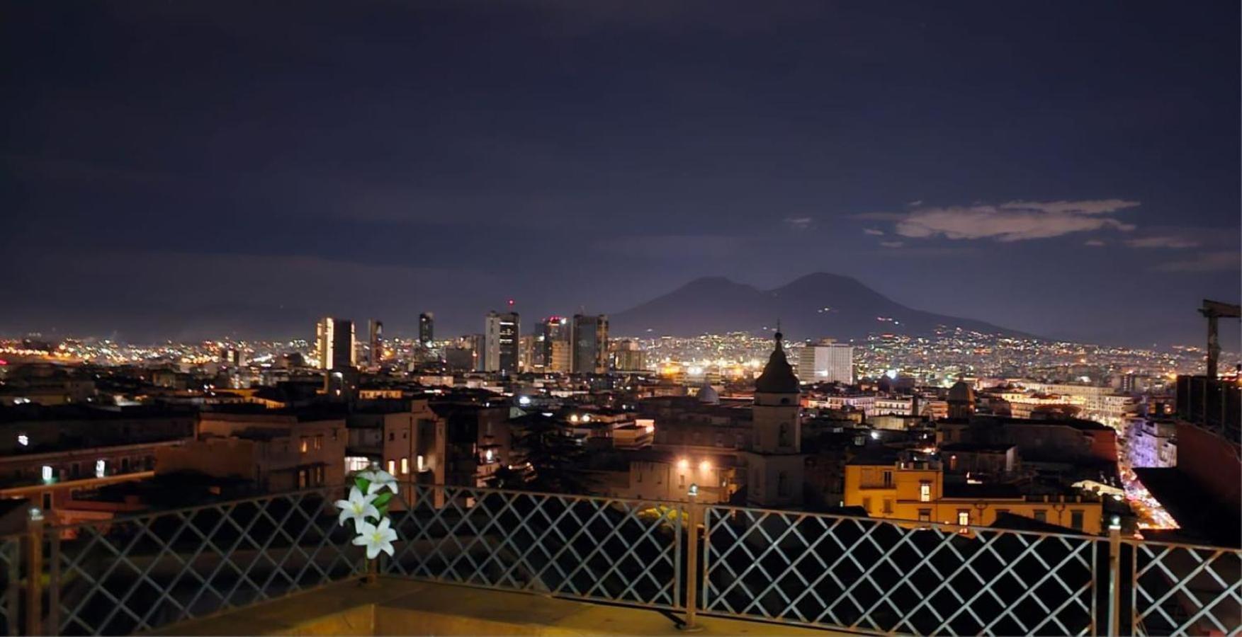 Faccia Gialla Napoli Casa Vacanze ภายนอก รูปภาพ