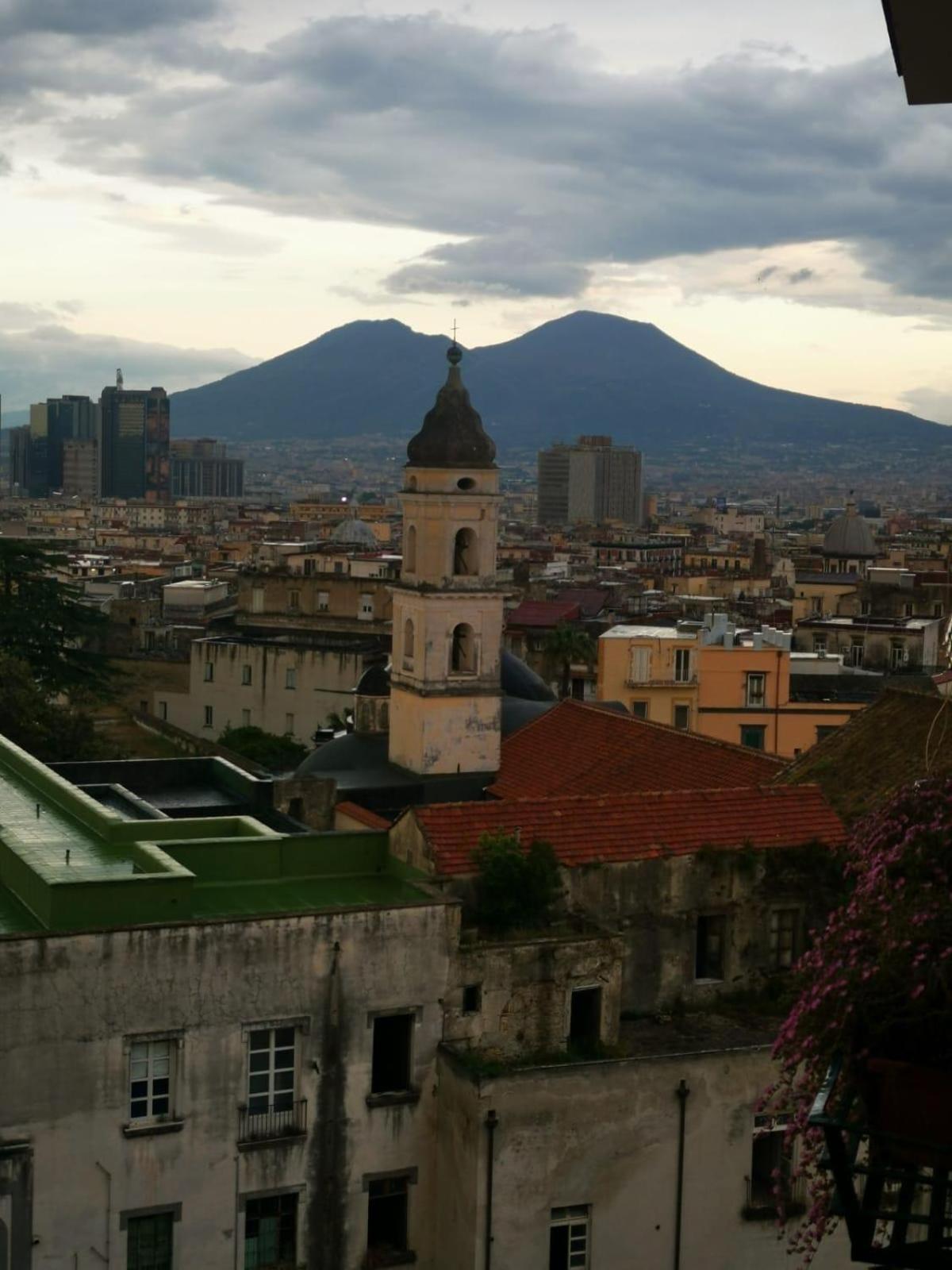 Faccia Gialla Napoli Casa Vacanze ภายนอก รูปภาพ