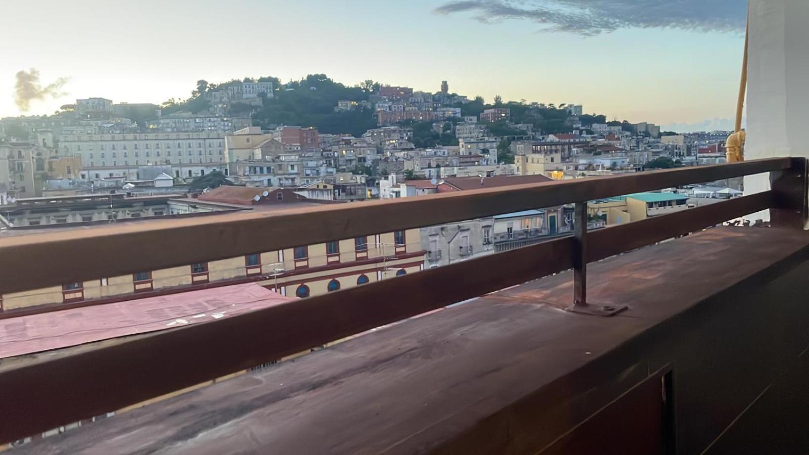 Faccia Gialla Napoli Casa Vacanze ภายนอก รูปภาพ